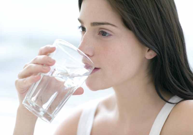 فواید نوشیدن آب گرم برای سلامتی